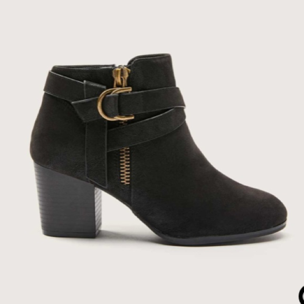 NWT Black Wide Mid Heel Ankle Bootie Size 7